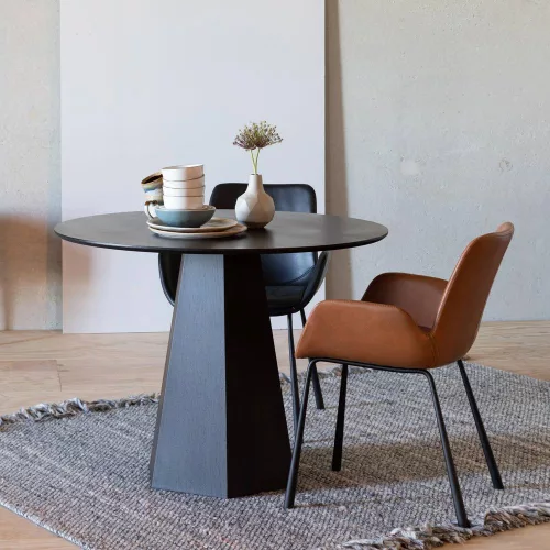 Pilar dining table