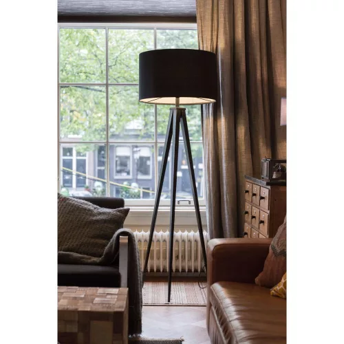 Tripod floor lamp