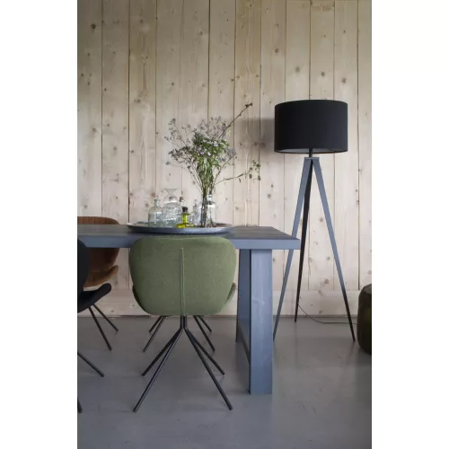 Tripod floor lamp