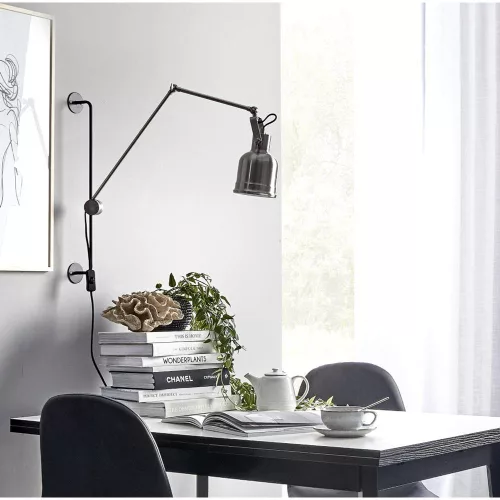 Single extendable dining table