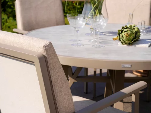 Samvaro garden dining table