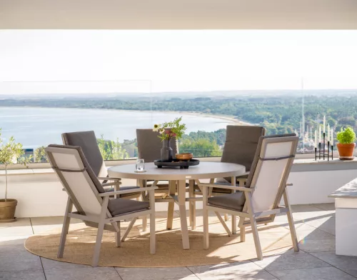 Samvaro garden dining table