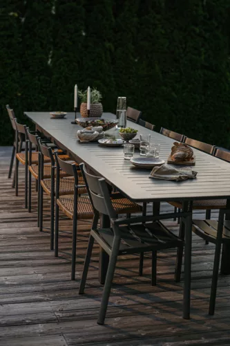 Lomma XL extendable garden dining table 