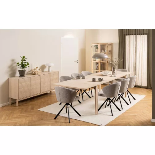 Linley extendable dining table