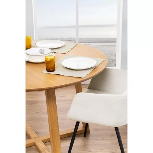Malika dining table