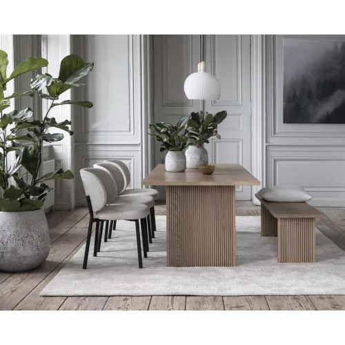 Landholm extendable dining table