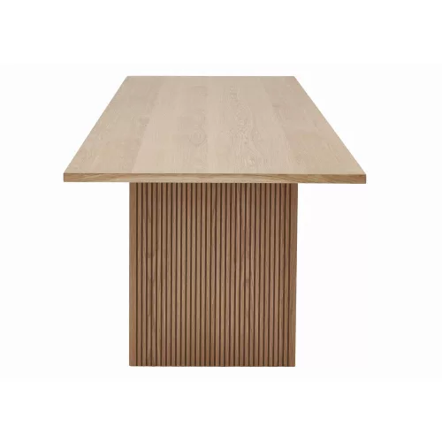 Landholm extendable dining table