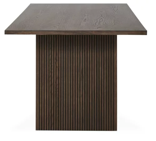 Landholm extendable dining table