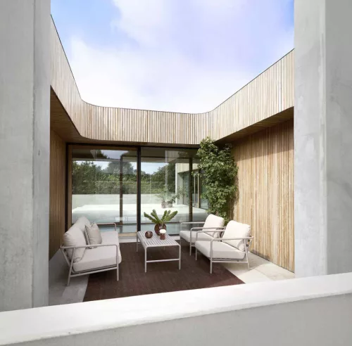 Cantos outdoor side table