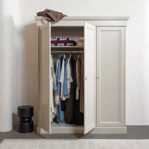 Olivia wardrobe