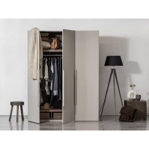 Rens wardrobe