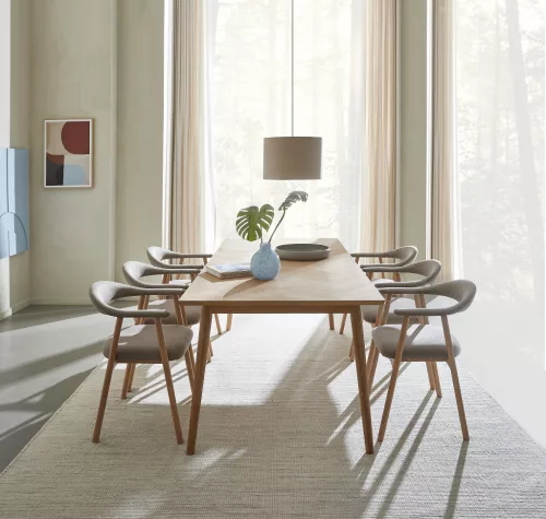 Richmont extendable dining table