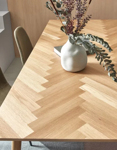 Richmont extendable dining table