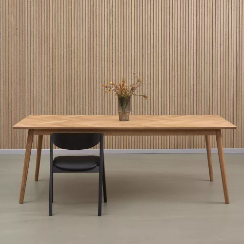 Richmond extendable dining table