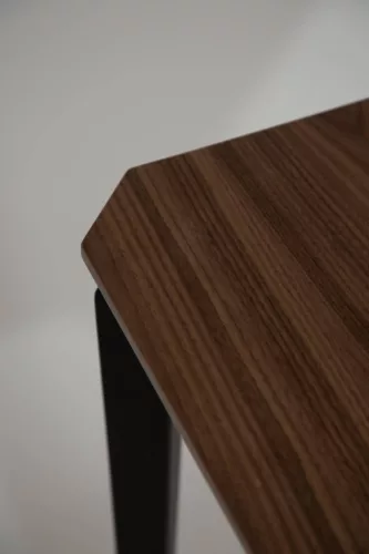 EDGE extendable dining table