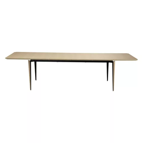 EDGE extendable dining table