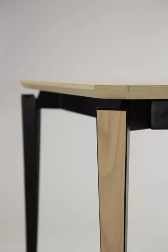 EDGE extendable dining table