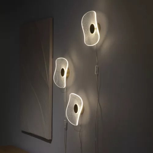 Curtsy wall lamp