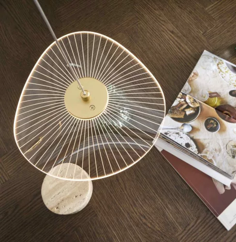 Curtsy pendant, small