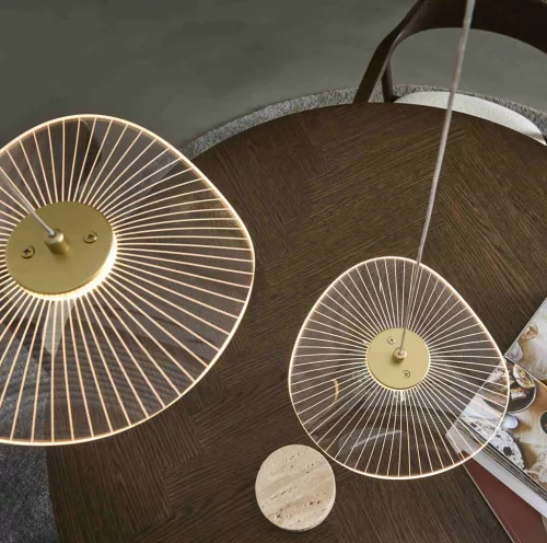 Curtsy pendant, small