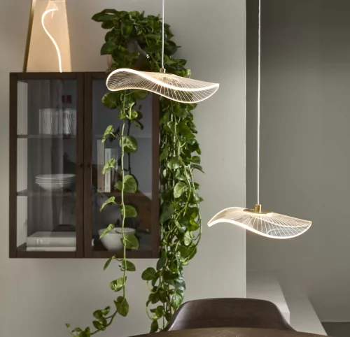 Curtsy pendant, small