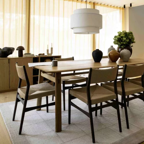 Crafty extendable dining table