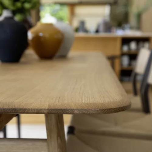 Crafty extendable dining table