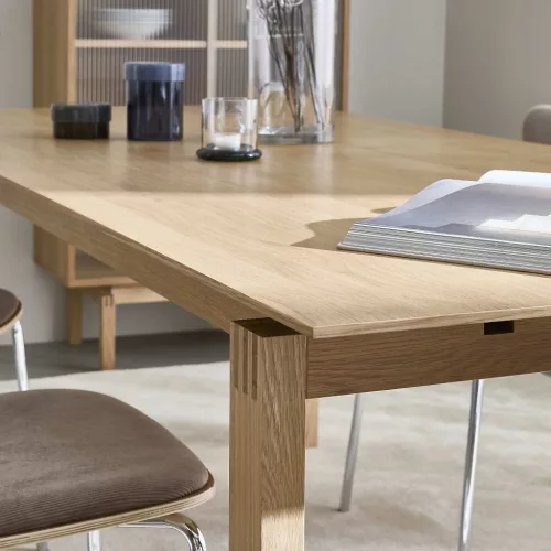 Vindal extendable dining table