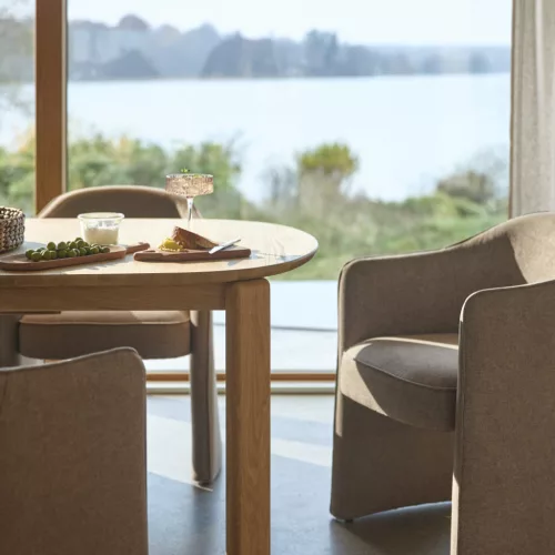 Ovalis extendable dining table